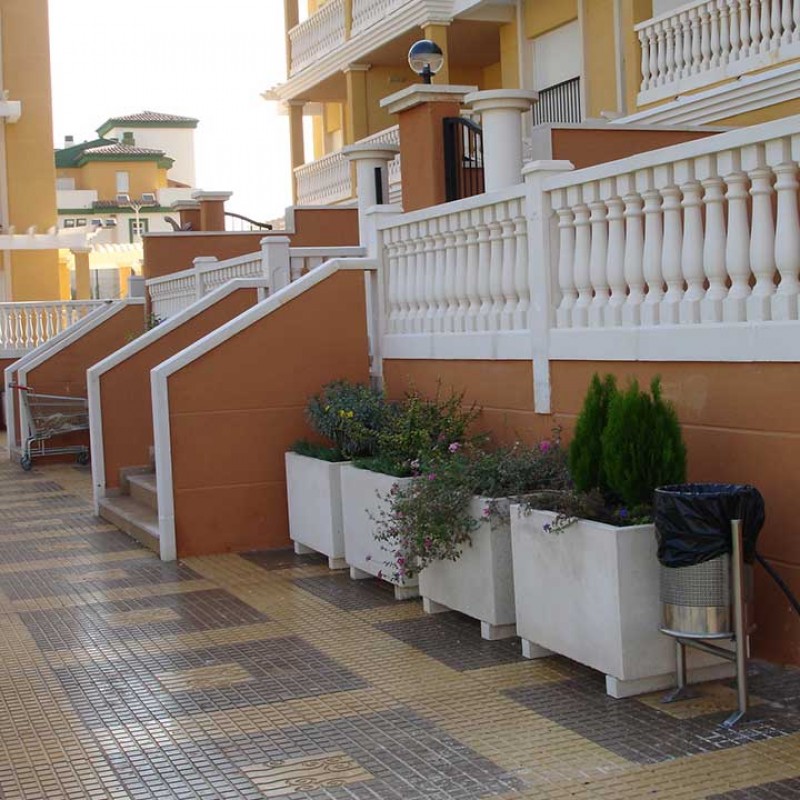 Jardinera de formigó Dènia